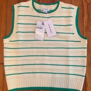 Stripped crew neck sweater vest.
